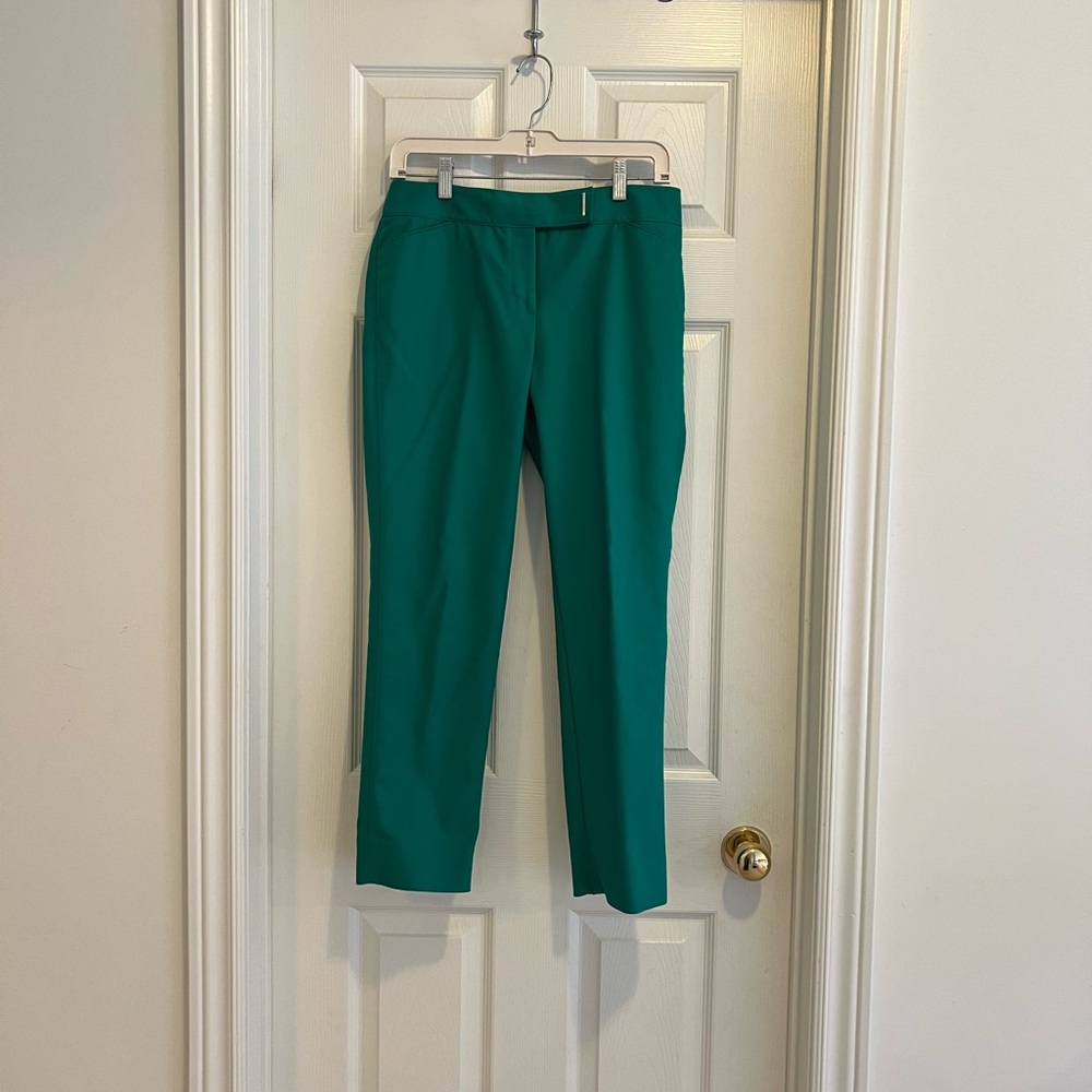 White House black market Green tapered pants size 4R